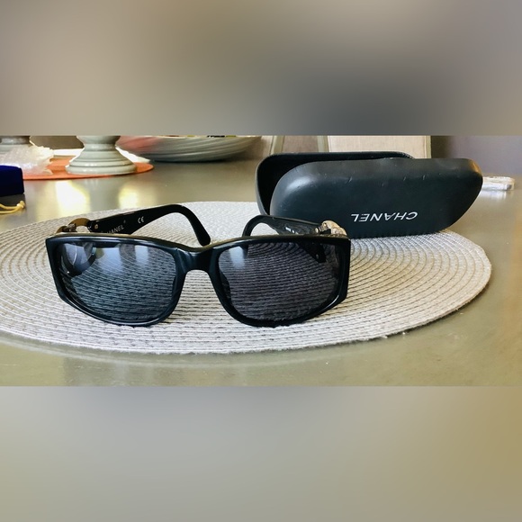 Authentic CHANEL sunglasses 😎 - Picture 3 of 14
